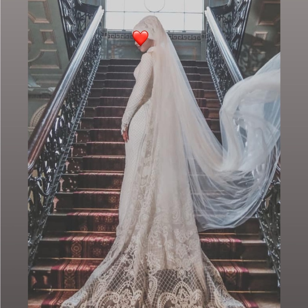 New Pic & Video added*** Zian Couture custom made wedding dress. - Picture 10 of 12